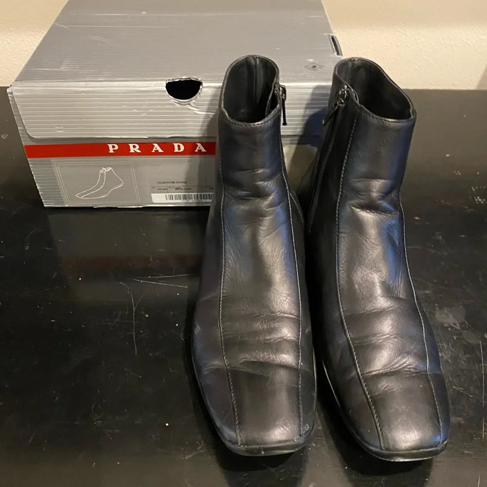 PRADA VINTAGE BOOTIES BLACK LEATHER SIZE-8 PREOWNED! - Picture 8 of 8